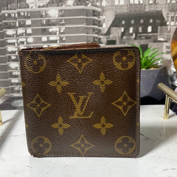 Authentic Louis Vuitton Monogram Marco Wallet - Picture 1 of 11